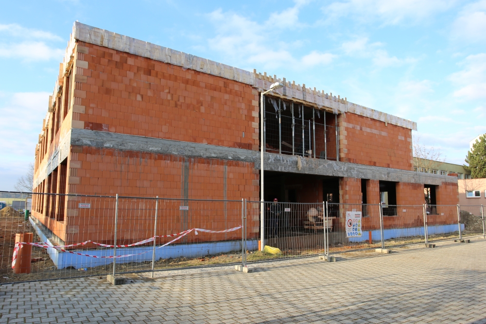  Práce na přístavbě ve Školní ulici pokračují