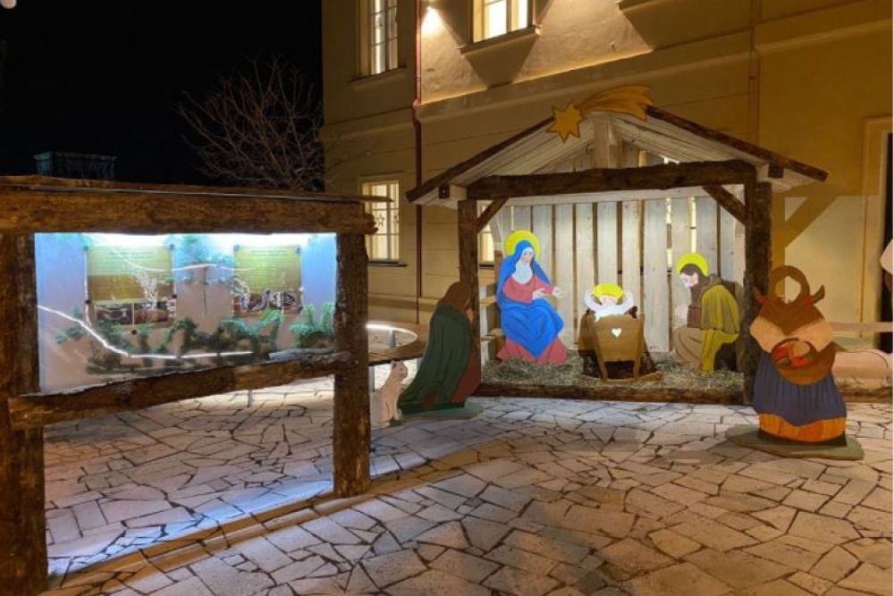  Vláda vyhlásila nouzový stav, opatření zrušila adventní trhy