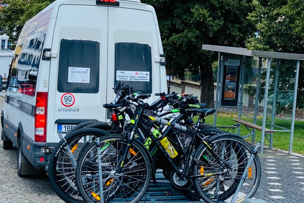  Oblíbený turistický cyklobus do Českého středohoří zahajuje svou 11. sezónu